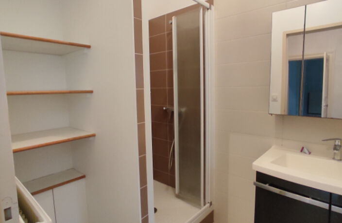 T2 DE 54 m² EN CENTRE VILLE — photo 4