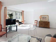 APPARTEMENT TRAVERSANT DE 137 M2 ASCENSEUR, BALCON TERRASSE, — photo 2