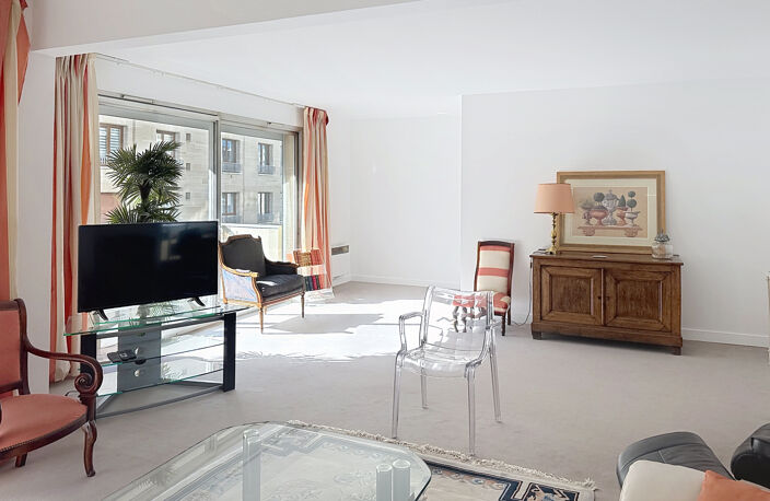 APPARTEMENT TRAVERSANT DE 137 M2 ASCENSEUR, BALCON TERRASSE, — photo 2