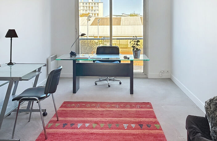 APPARTEMENT TRAVERSANT DE 137 M2 ASCENSEUR, BALCON TERRASSE, — photo 3