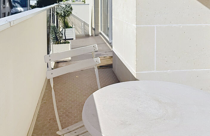 APPARTEMENT TRAVERSANT DE 137 M2 ASCENSEUR, BALCON TERRASSE, — photo 4