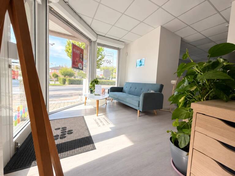 Local commercial — photo 1
