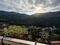 Bel appartement 3 pièces rénové avec vue dégagée   CONTES (L — photo 2