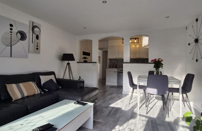 Bel appartement 3 pièces rénové avec vue dégagée   CONTES (L — photo 3