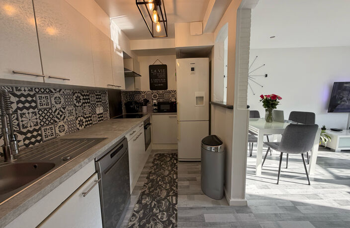 Bel appartement 3 pièces rénové avec vue dégagée   CONTES (L — photo 4