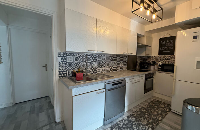 Bel appartement 3 pièces rénové avec vue dégagée   CONTES (L — photo 5