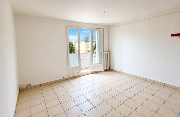 DPT 38 - A VENDRE - FONTAINE   T3 - 55 m2   DERNIER ÉTAGE — photo 2