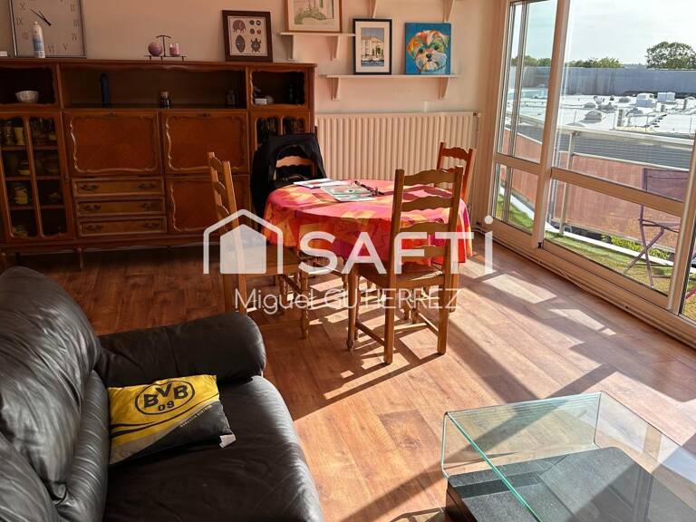Bel appartement T3 de 78 m² à Angers, idéalement situé à proximité immédiate d'un centre commercial, alliant confort, fonctionnalité et vie pratique au quotidien — photo 1