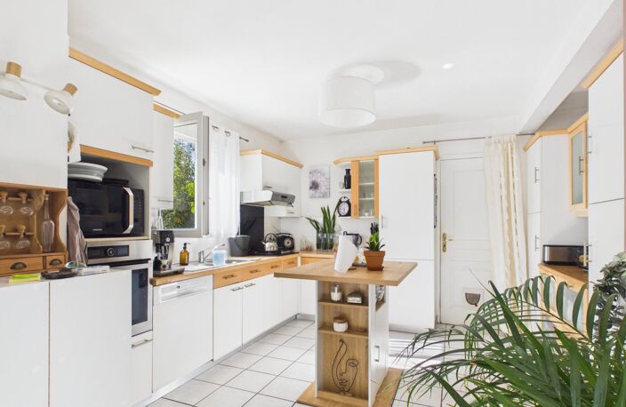 Saint-Pol-de-Léon  Tout à pied ! Contemporaine avec vie de plain-pied, jardin paysagé et fort potentiel — photo 2