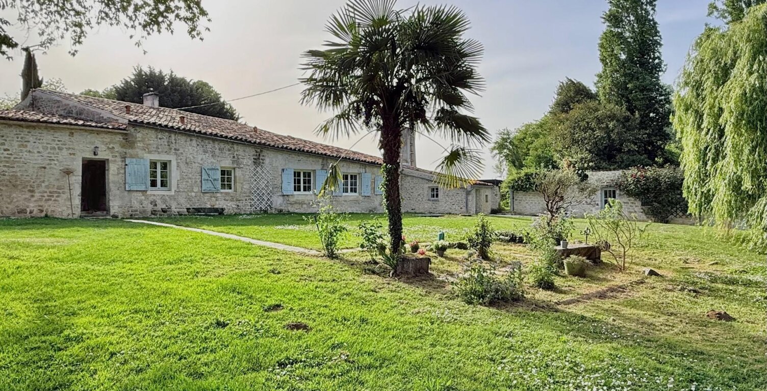 Très belle propriété T4 d'environ 121 m2 avec suite parentale indépendante, piscine et dépendances. — photo 1