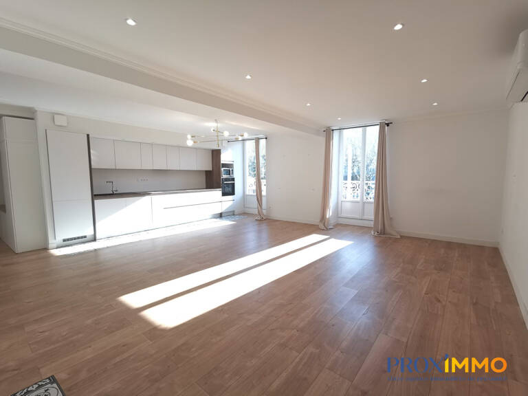 T3 HYPER CENTRE VOIRON — photo 1