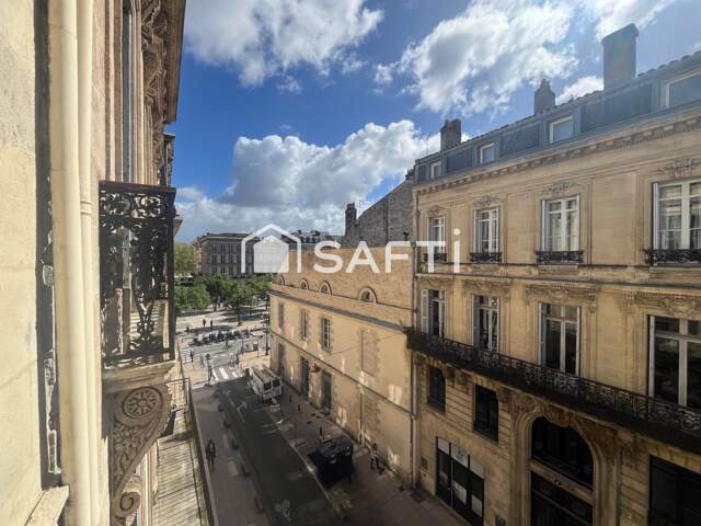 BORDEAUX GRANDS HOMMES - APPARTEMENT EN COURDS DE RENOVATIN AVEC ASCENSEUR - POSSIBILITE DE DUPLEX — photo du bien
