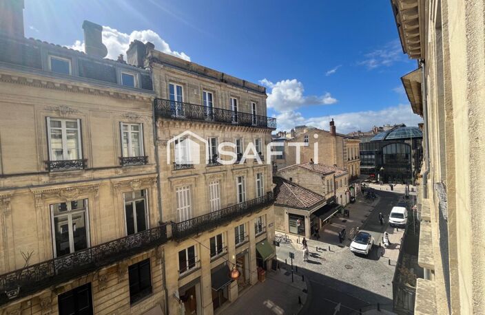 BORDEAUX GRANDS HOMMES - APPARTEMENT EN COURDS DE RENOVATIN AVEC ASCENSEUR - POSSIBILITE DE DUPLEX — photo 2