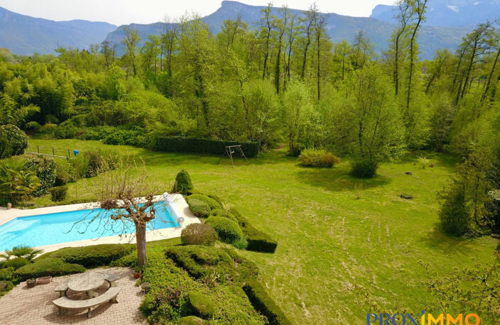 Maison familiale de 155 m² avec piscine et terrain arboré — photo 2