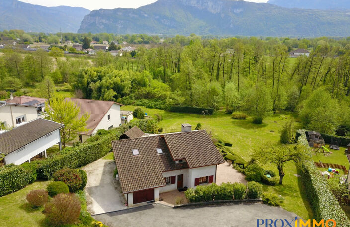 Maison familiale de 155 m² avec piscine et terrain arboré — photo 4