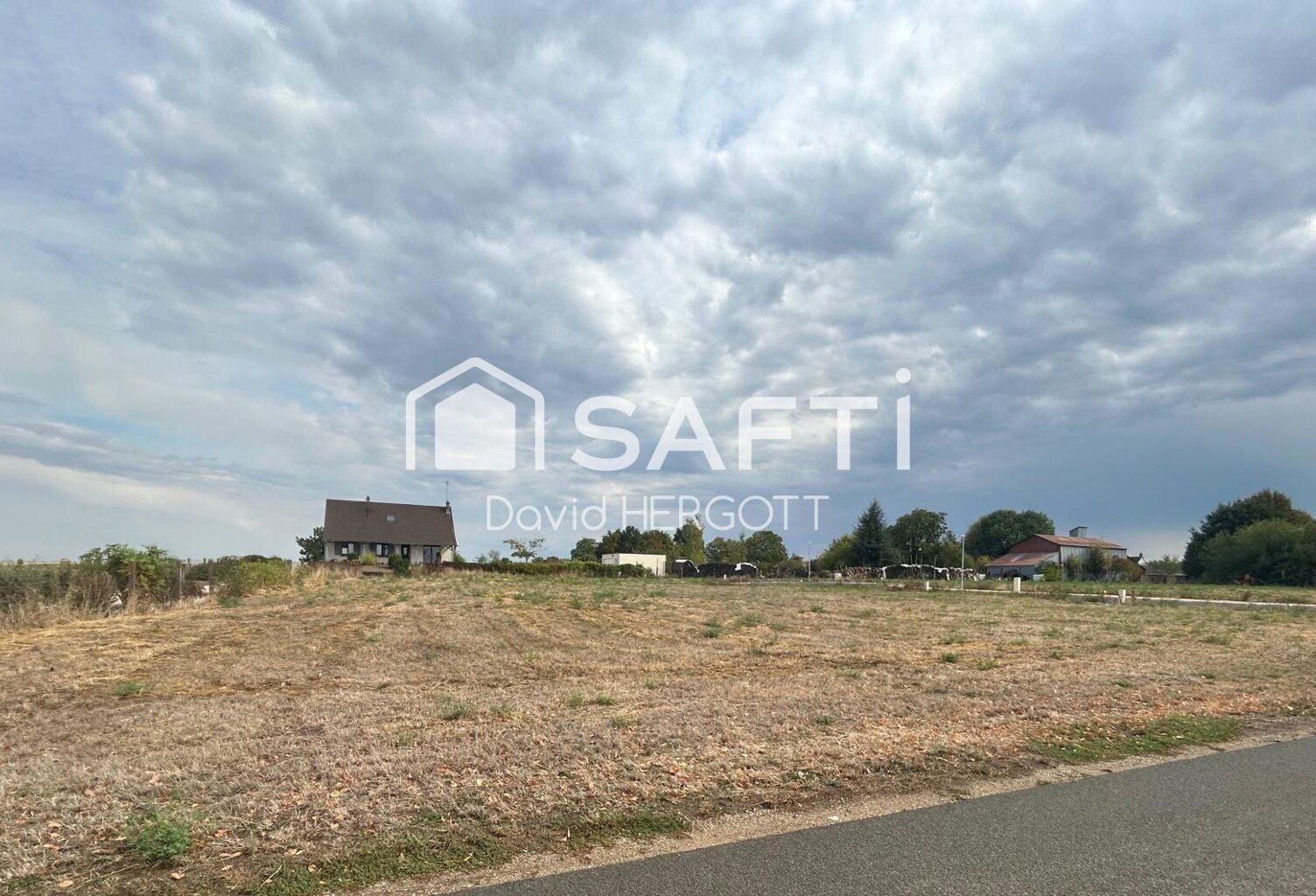 Terrain constructible 698 m² borné et viabilisé  À 10 min de Mer — photo 1