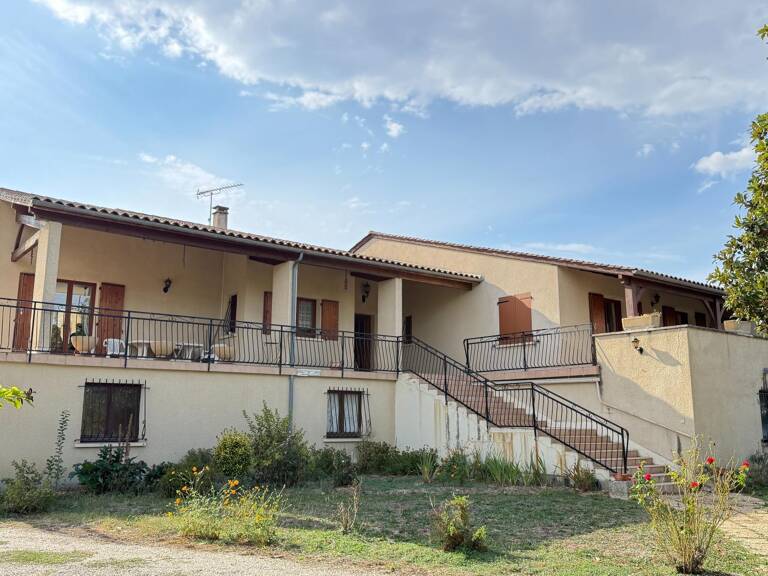 Grande maison avec terrain arboré — photo 1