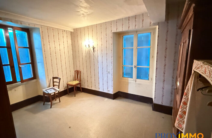 Maison à fort potentiel à rénover au coeur de Miribel-les-Éc — photo 4