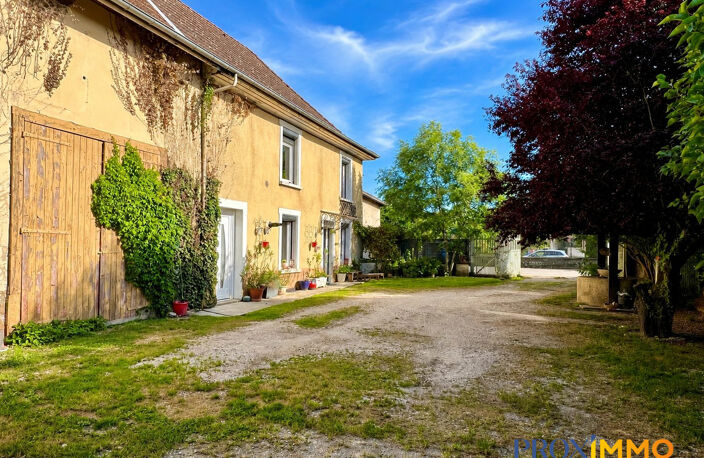 Maison ancienne pleine de charme avec jardin clos et dépendance — photo 2