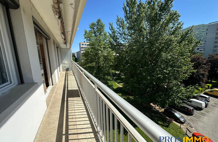 Appartement T3 de 73 m² à Saint-Martin-d'Hères — photo 2