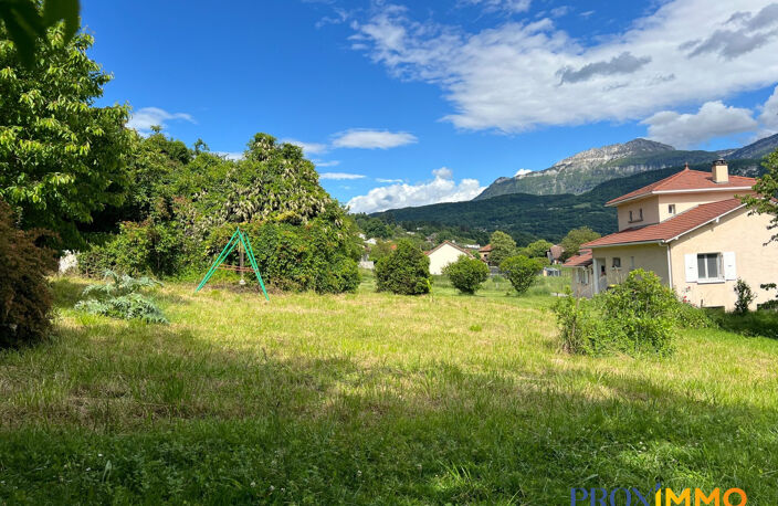 Terrain constructible de 697 m²  Hors lotissement  Vue d? — photo 5