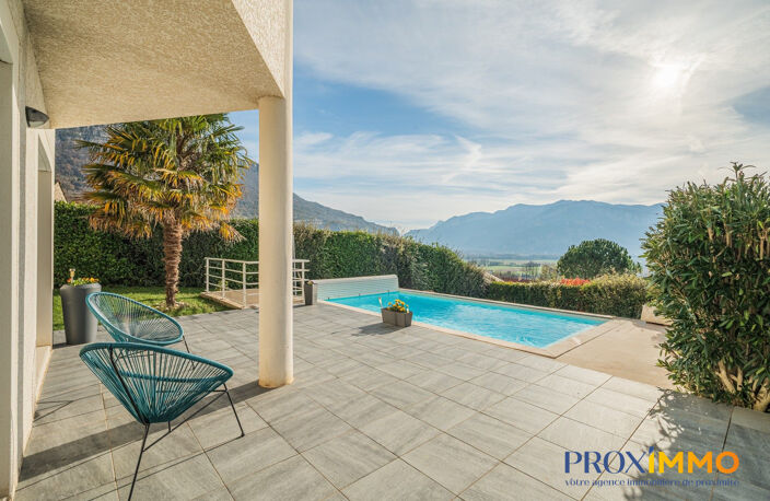 Maison d'architecte avec piscine et vue panoramique — photo 2
