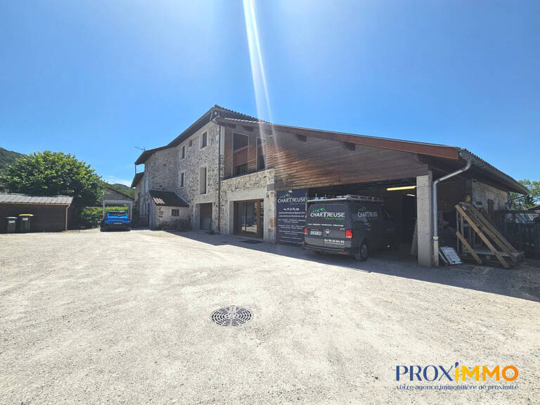 Local commercial avec bureaux, zone de stockage et stationnement — photo 1