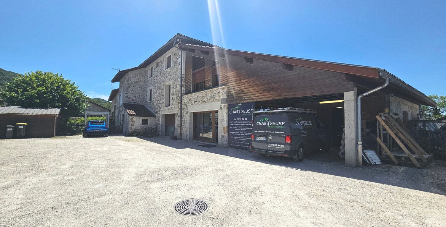 Local commercial avec bureaux, zone de stockage et stationnement — photo 1