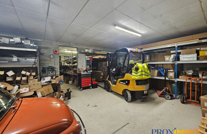 Local commercial avec bureaux, zone de stockage et stationnement — photo 2