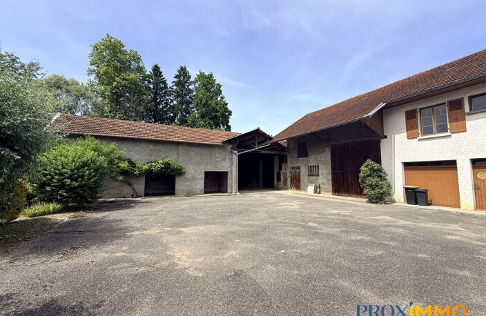 Corps de Ferme à rénover avec 633 m² de dépendances sur 3889 — photo 2