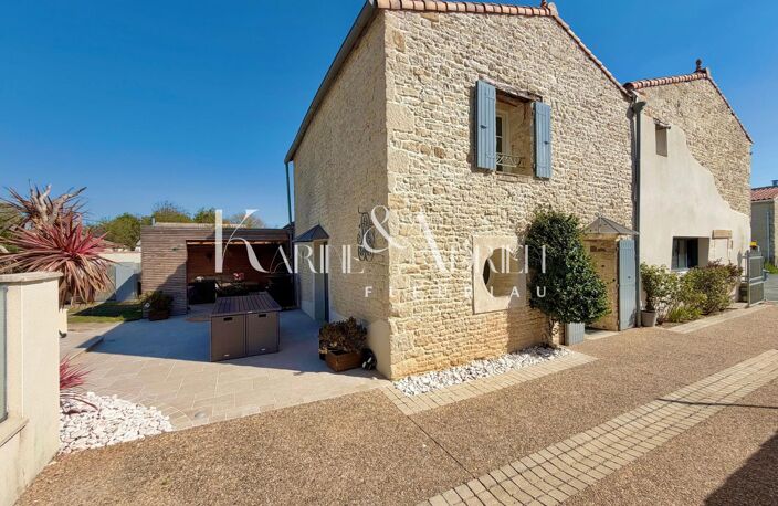 MAISON EN PIERRE 5 CHAMBRES AVEC PISCINE ET DÉPENDANCE — photo 2