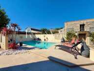 MAISON EN PIERRE 5 CHAMBRES AVEC PISCINE ET DÉPENDANCE — photo 3