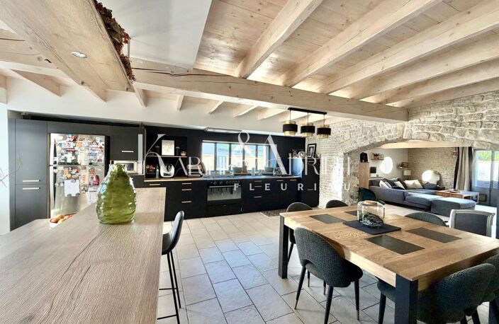 MAISON EN PIERRE 5 CHAMBRES AVEC PISCINE ET DÉPENDANCE — photo 5