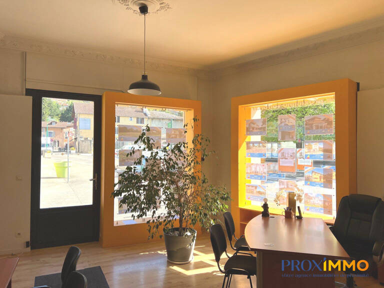 Local commercial avec belle visibilité  La Buisse — photo 1