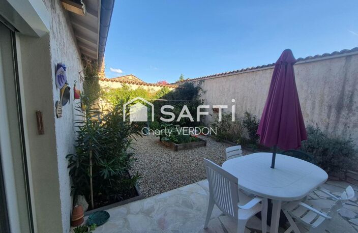 Maison avec étage en plein bourg de Loulay — photo 2