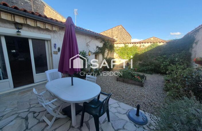 Maison avec étage en plein bourg de Loulay — photo 3