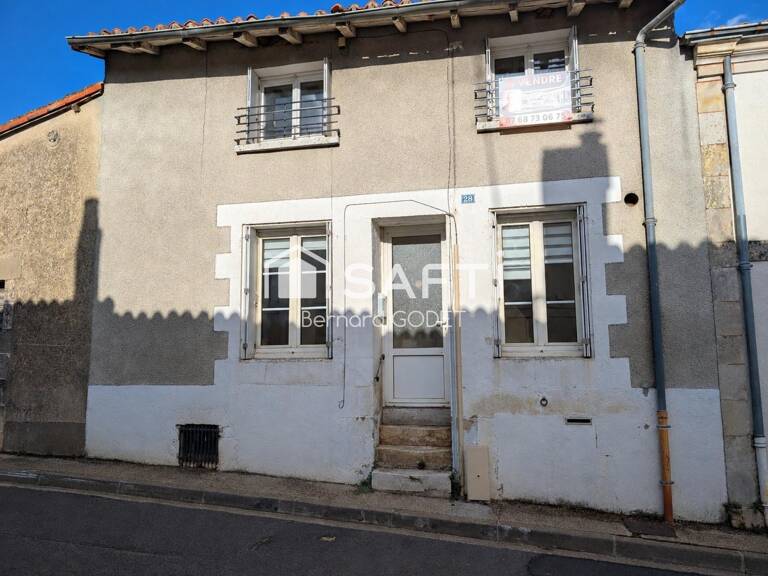 Charroux  Maison de ville 4 chambres, habitable sans travaux — photo 1