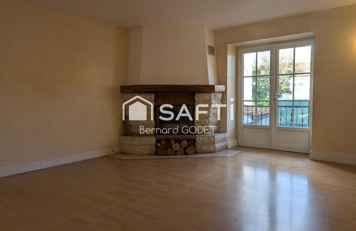 Charroux  Maison de ville 4 chambres, habitable sans travaux — photo 3