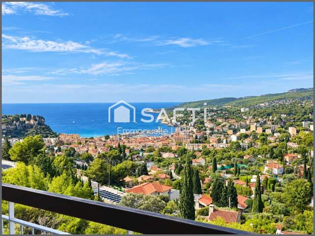 Un appartement lumineux avec vue panoramique sur la mer — photo du bien