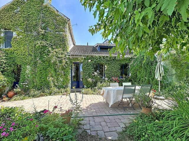 Au calme d'une impasse, découvrez cette maison familiale à Sablé-sur-Sarthe ! — photo du bien