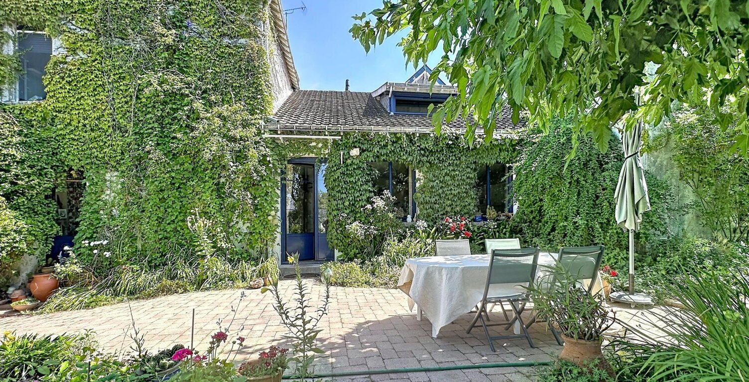Au calme d'une impasse, découvrez cette maison familiale à Sablé-sur-Sarthe ! — photo 1