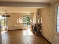 Maison de 1975 avec toutes commoditées autour. — photo 4