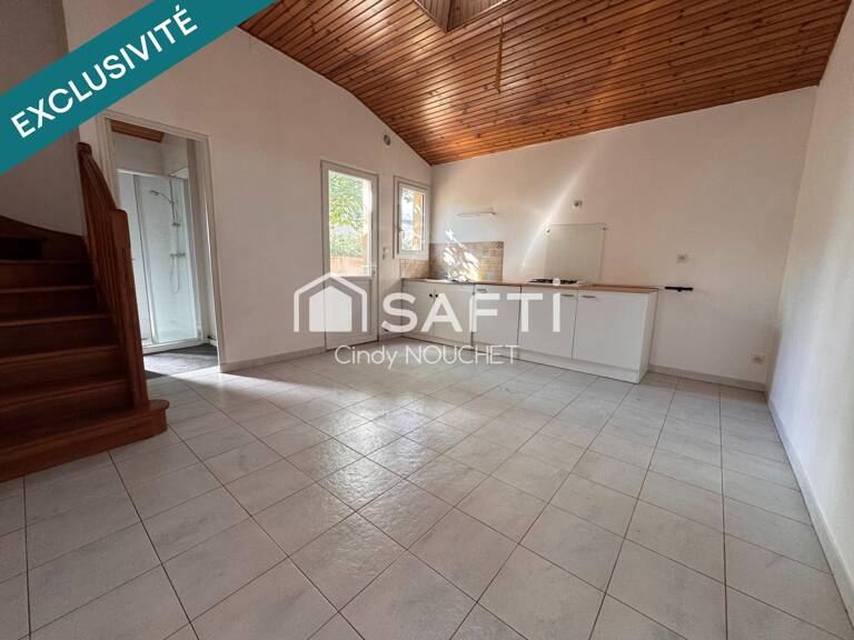 Maison de 73m2 avec un terrain clos en plein centre de Durtal — photo 1