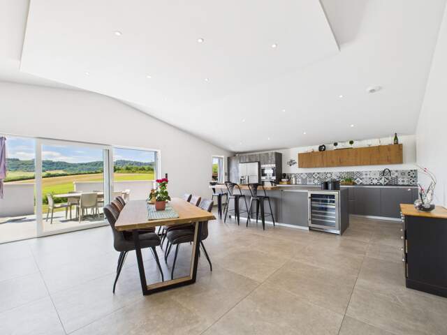 Maison individuelle, 8 garages, jardin — photo du bien