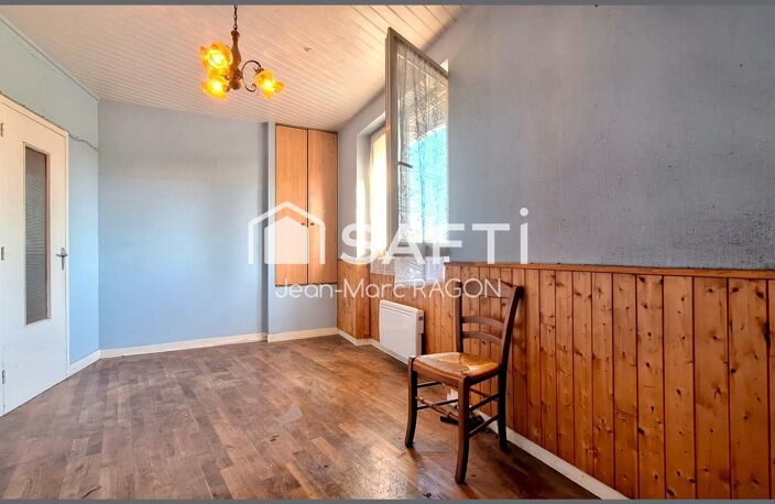 Maison à rénover avec dépendances et jardin. — photo 4