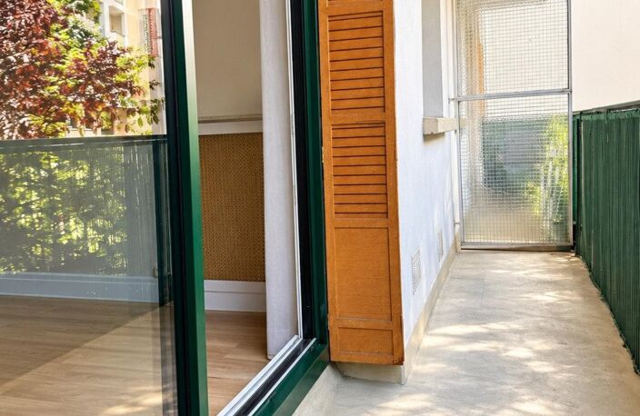 Grand studio avec balcon, cuisine séparée et cave — photo 3