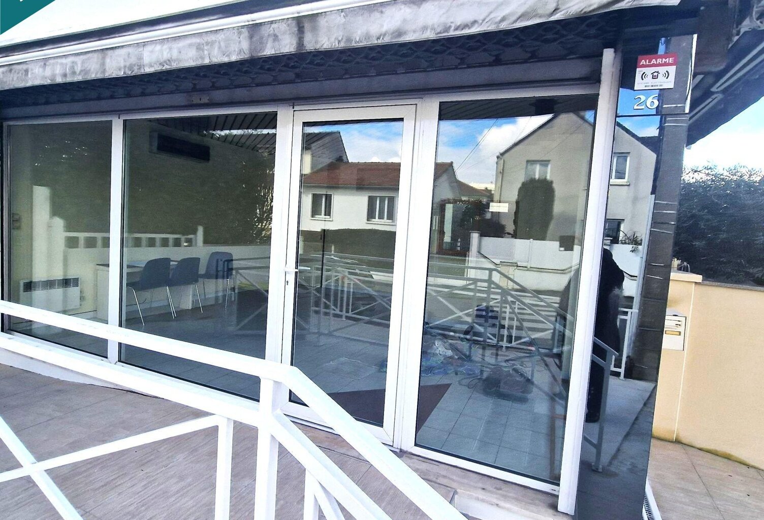 CHILLY MAZARIN : Proche toutes commoditités, Local Commercial — photo 1