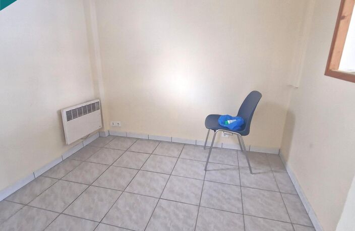 CHILLY MAZARIN : Proche toutes commoditités, Local Commercial — photo 4