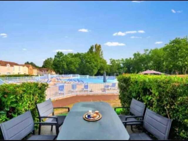 A découvrir une superbe maison dans une résidence avec piscine à MONFLANQUIN — photo du bien