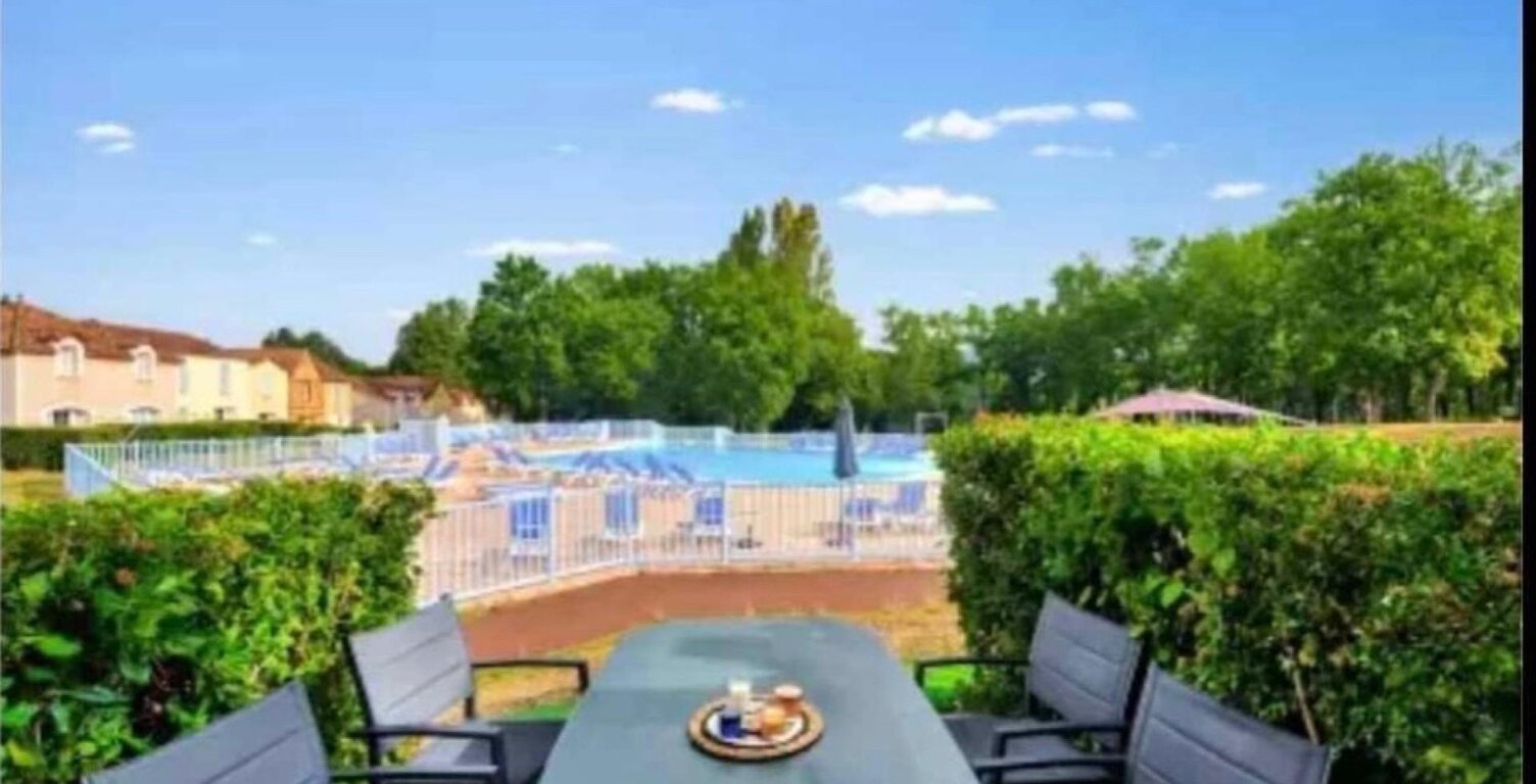 A découvrir une superbe maison dans une résidence avec piscine à MONFLANQUIN — photo 1